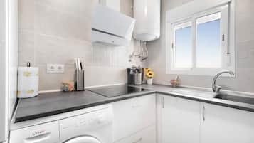 Fridge, microwave, stovetop, coffee/tea maker