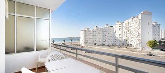 Appartamento '1a Linea Valdelagrana' con vista mare, piscina in comune e Wi-Fi