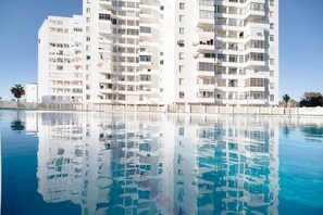 Exterior - Apartment '1a Linea Valdelagrana' with Sea View, Shared Pool and Wi-Fi (Puerto de Santa Maria)