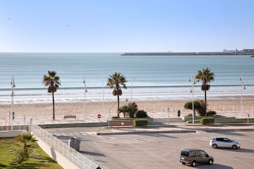 Apartamento '1a Linea Valdelagrana' con vistas al mar, piscina compartida y Wi-Fi
