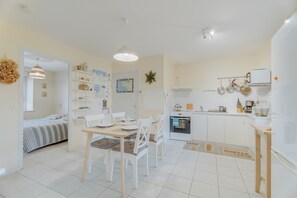 Dining - Apartment 'Grain De Vanille' with Private Terrace and Wi-Fi (Saint-Benoît-des-Ondes)