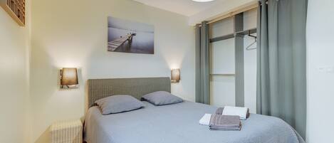1 bedroom, WiFi (free), bed sheets