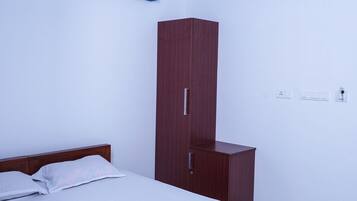 1 bedroom, desk, iron/ironing board, WiFi