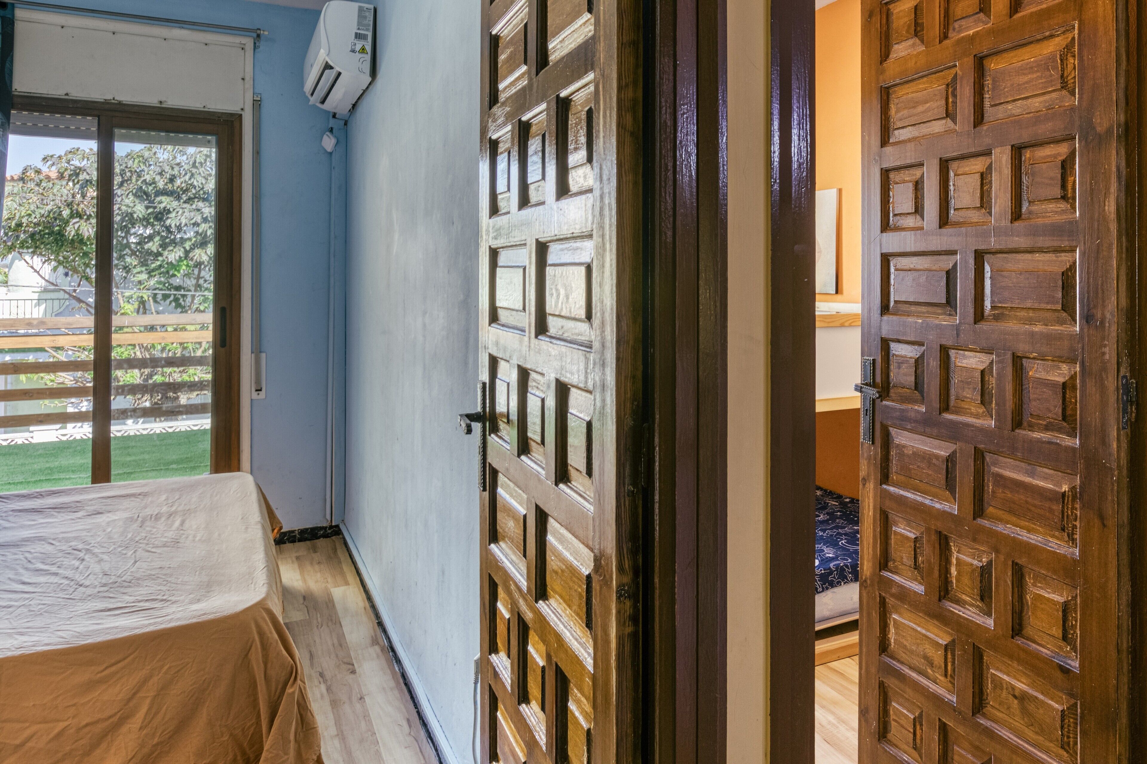 2 bedrooms, bed sheets