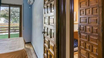 2 bedrooms, bed sheets