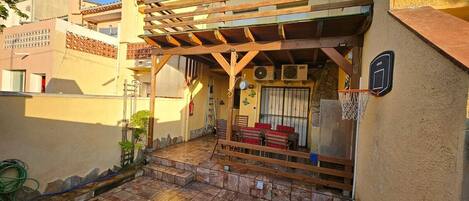 屋外ダイニングエリア