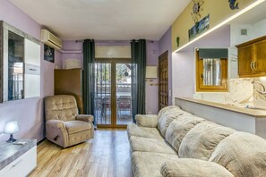 Televisión y chimenea 