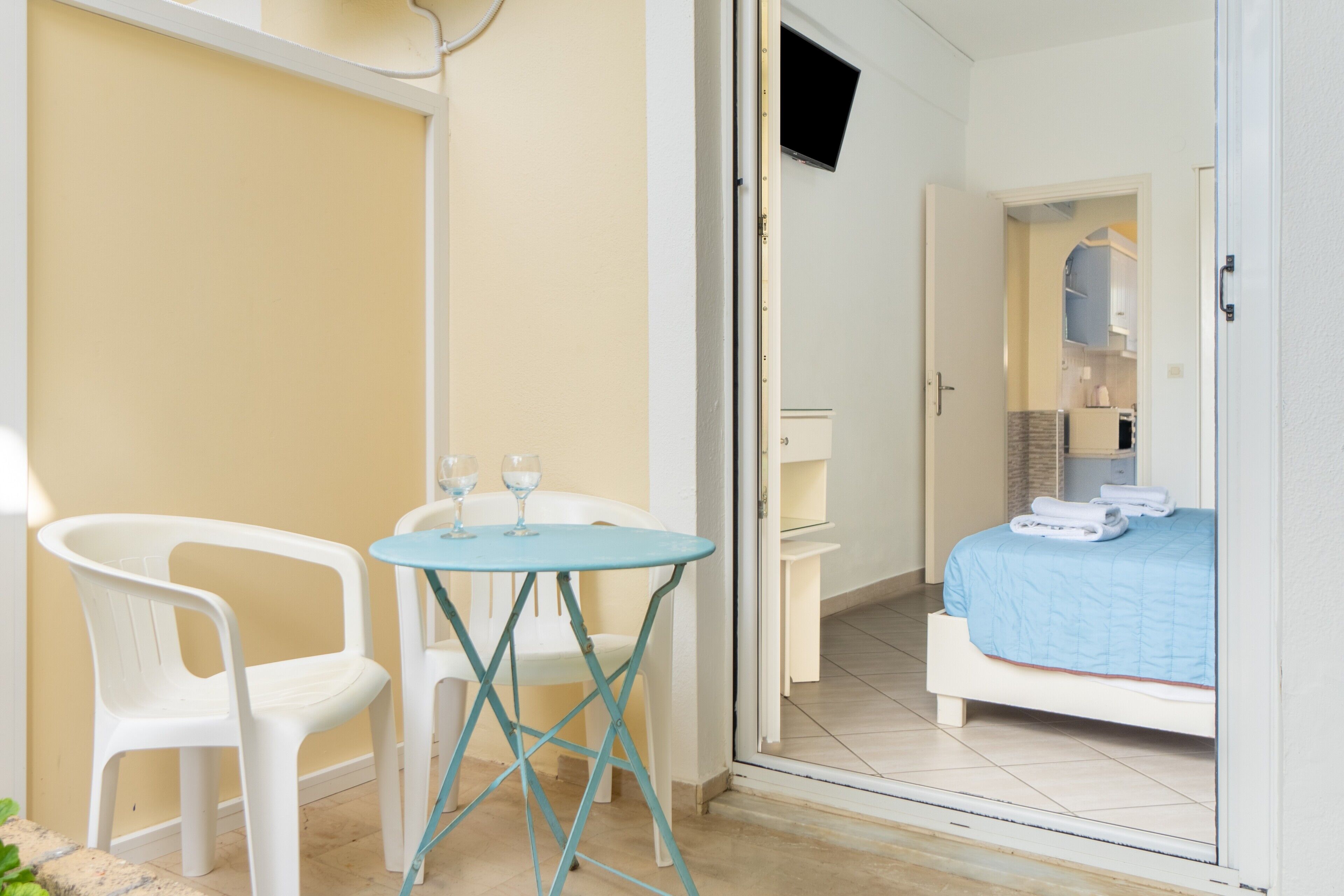 1 chambre, fer et planche à repasser, Wi-Fi gratuit, draps fournis