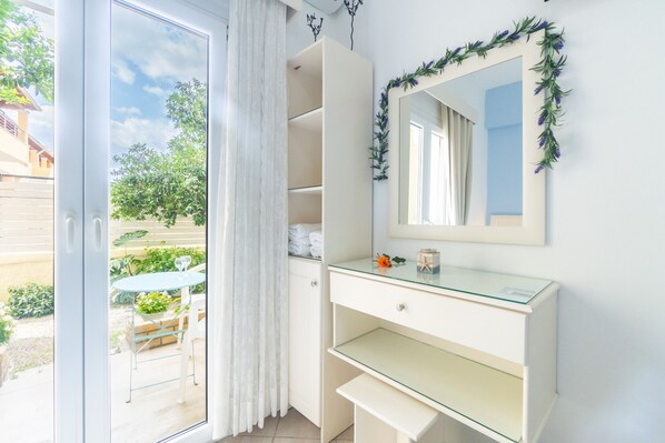 Interior - Studio Apartment 'Angelina 3' with Mountain View, Wi-Fi and Air Conditioning (Corfu)