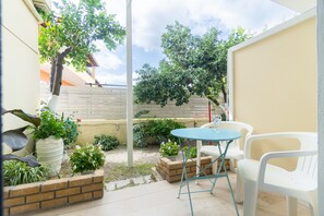 Outdoor dining - Studio Apartment 'Angelina 3' with Mountain View, Wi-Fi and Air Conditioning (Corfu)
