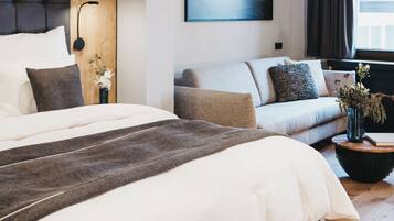 Family Room | Premium bedding, minibar, in-room safe, individually decorated