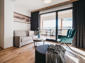 Deluxe Room | Living area