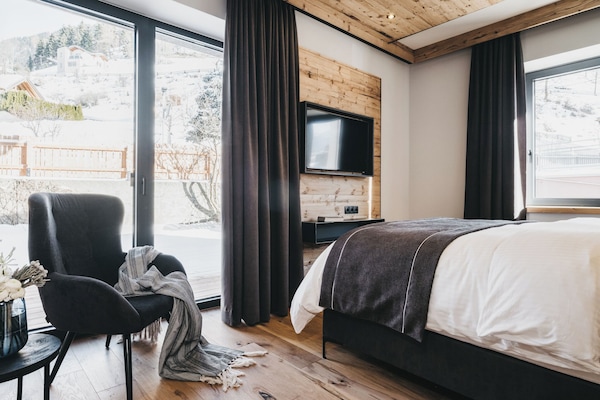 Minibar, in-room safe, blackout curtains, free WiFi