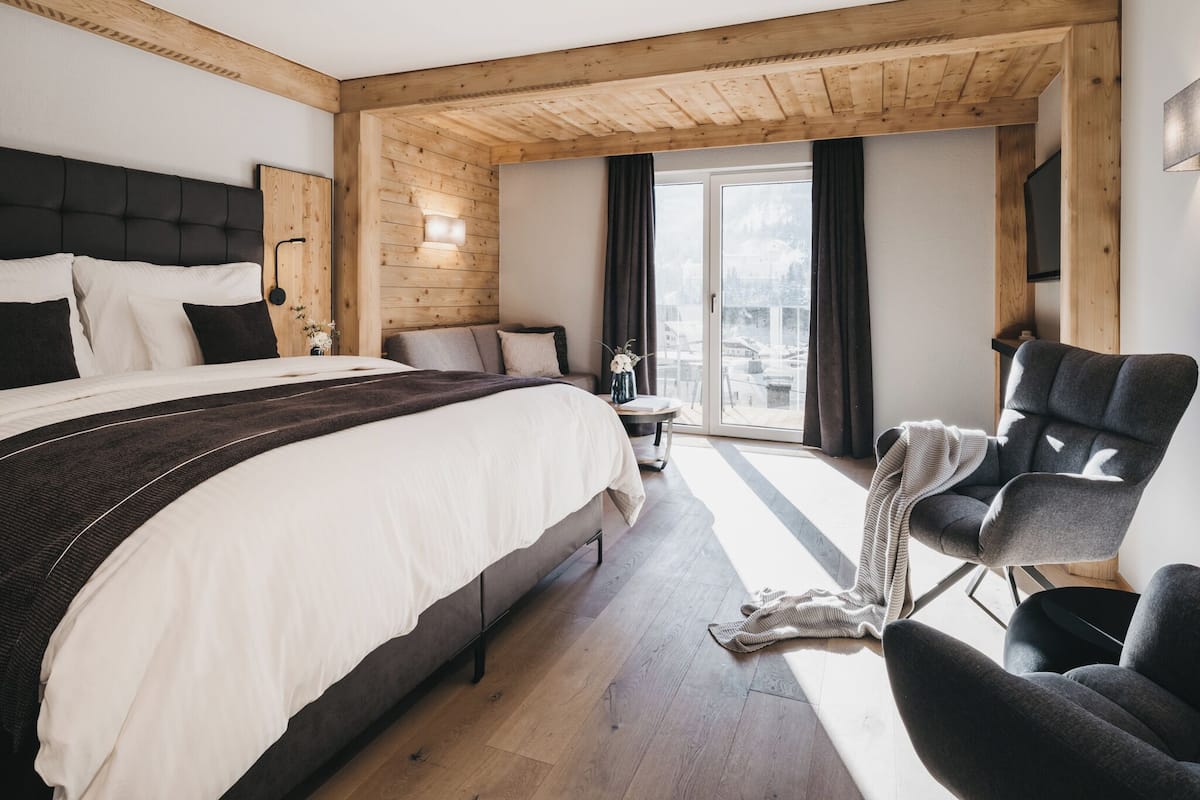 Minibar, caja de seguridad en la habitación y cortinas blackout