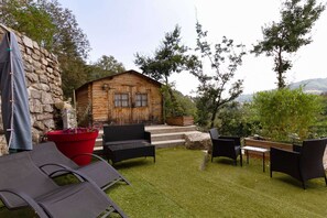 Terrace/patio - Riverside Chalet Retreat (Le Cheylard)