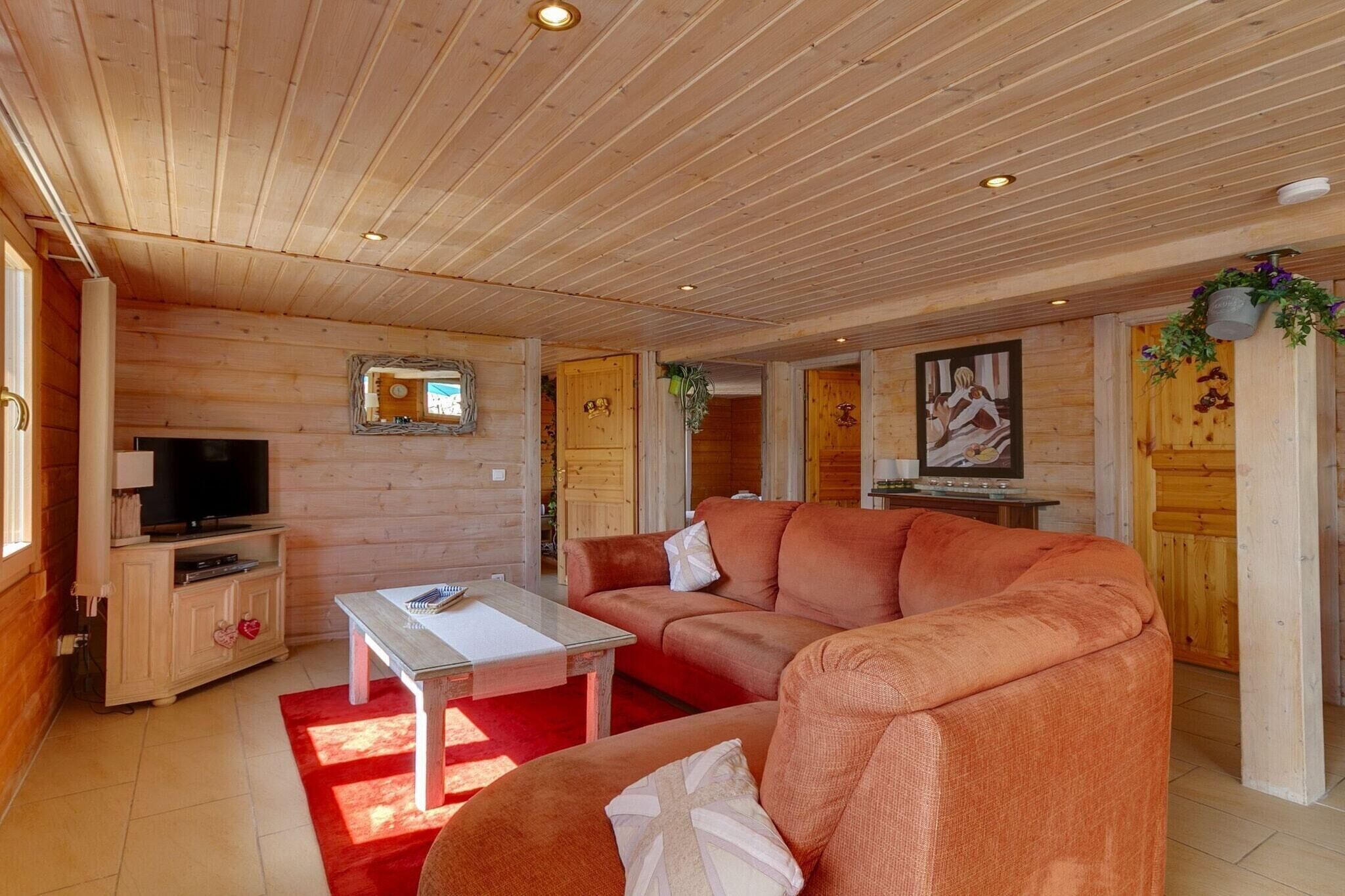 Smart TV, fireplace, DVD player, stereo