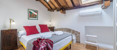 1 dormitorio, tabla de planchar con plancha, wifi gratis y ropa de cama