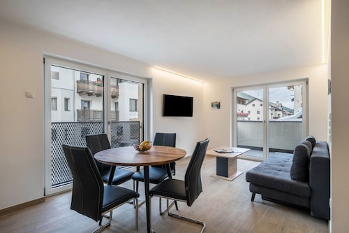 Apartment "Lamm 4" with Mountain View, Balcony & Wi-Fi