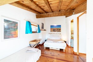 4 bedrooms, free WiFi, bed sheets