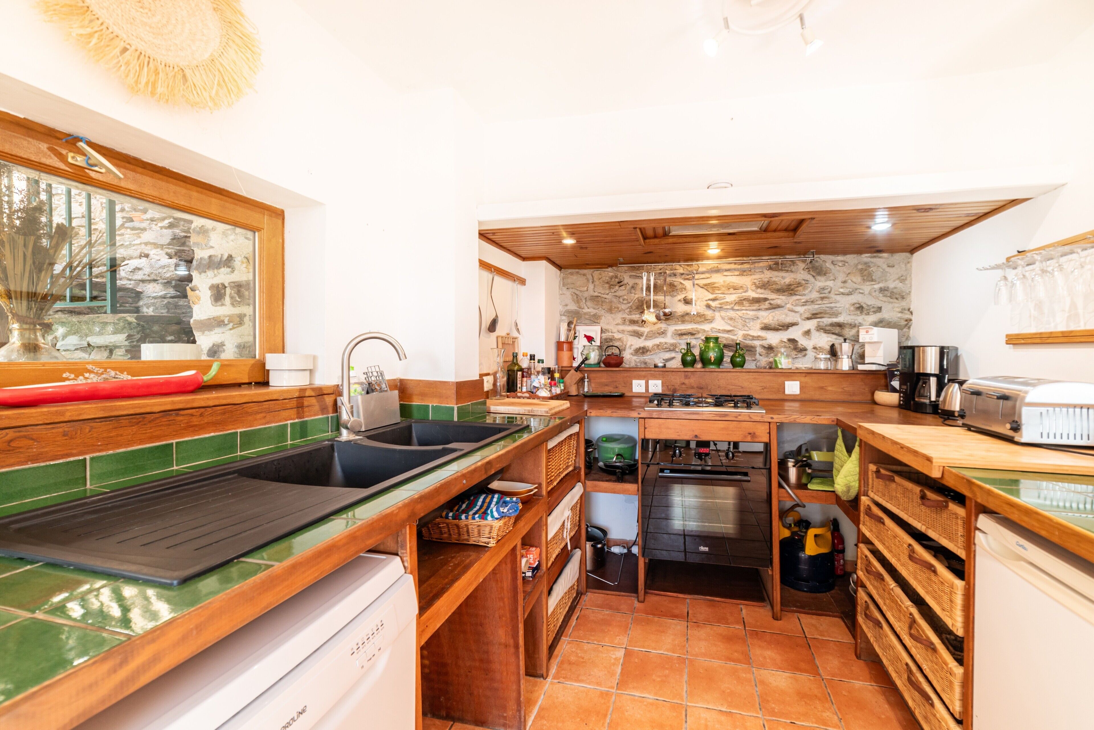 Geladeira, micro-ondas, fogão, cooktop
