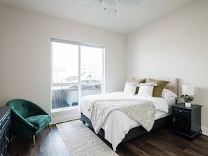 2 bedrooms, iron/ironing board, WiFi