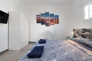 1 bedroom, free WiFi, bed sheets