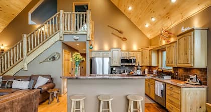 Dory Lakes · Breathtaking Views Hot Tub, Pool Table, Fireplace