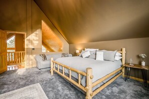 4 chambres, bureau, fer et planche à repasser, lit de bébé portatif