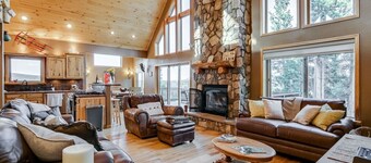 Dory Lakes · Breathtaking Views Hot Tub, Pool Table, Fireplace