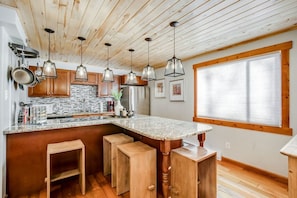 Fridge, microwave, oven, stovetop - Mountain Modern w/ Patio & Views (Vail)