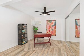 Interior - Retro Chic Hot Tub & Game Room, 10 Mins From Beach (Oceanside)
