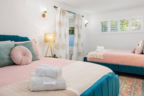 4 bedrooms, desk, iron/ironing board, travel crib - Retro Chic Hot Tub & Game Room, 10 Mins From Beach (Oceanside)