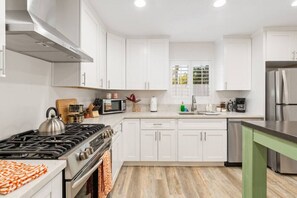 Fridge, microwave, oven, stovetop - Retro Chic Hot Tub & Game Room, 10 Mins From Beach (Oceanside)