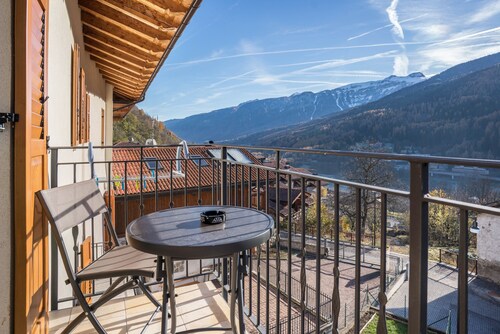 Apartment 'Casa Luca Mezzana' with Mountain View, Balcony and Wi-Fi