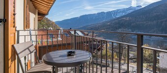 Apartment 'Casa Luca Mezzana' with Mountain View, Balcony and Wi-Fi