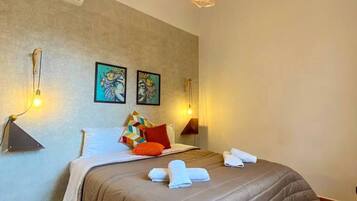 1 bedroom, iron/ironing board, internet, bed sheets