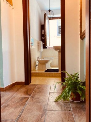 Combined shower/tub, hair dryer, towels - Baddar home Experience Of Real in Palermo (Palermo)