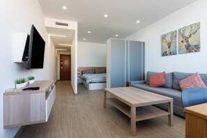 1 habitación, tabla de planchar con plancha, wifi gratis y ropa de cama 