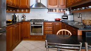 Fridge, microwave, oven, stovetop - BH004 - A - Holiday Home (Agios Nikolaos)