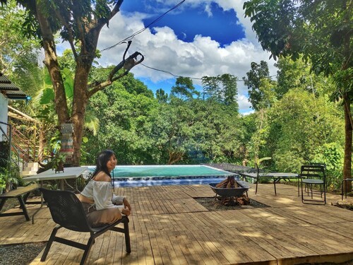 Family Vacation Home with Private Pool: The 4Rest Resort Green Scenery