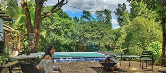 Family Vacation Home with Private Pool: The 4Rest Resort Green Scenery