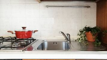 Forno, piano cottura, macchina per tè/caffè, pentole/stoviglie/utensili