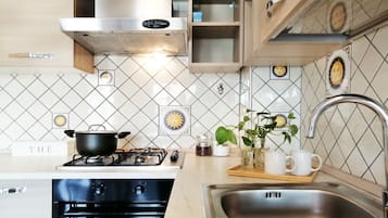 Microonde, forno, piano cottura, lavastoviglie