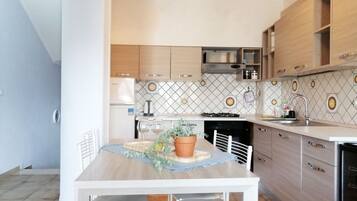 Microonde, forno, piano cottura, lavastoviglie