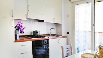 Réfrigérateur, four, plaque de cuisson, lave-vaisselle