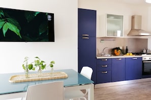 Micro-ondes, four, plaque de cuisson, lave-vaisselle