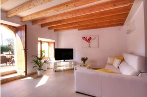 Smart TV, table tennis, books