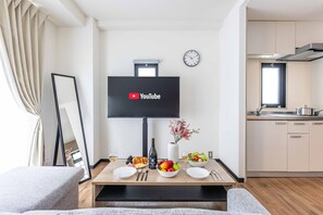 Classic-Apartment, Nichtraucher (Stay 1st 301) | Wohnbereich | Flachbildfernseher
