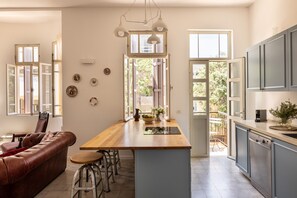 Apartment | Private kitchen - Seaside Vintage Dream by Sea N' Rent (Tel Aviv)
