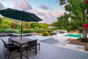 Outdoor dining - Vina Vista - 5 BD with Pool, Hot Tub and Close to Wineries (Kenwood)